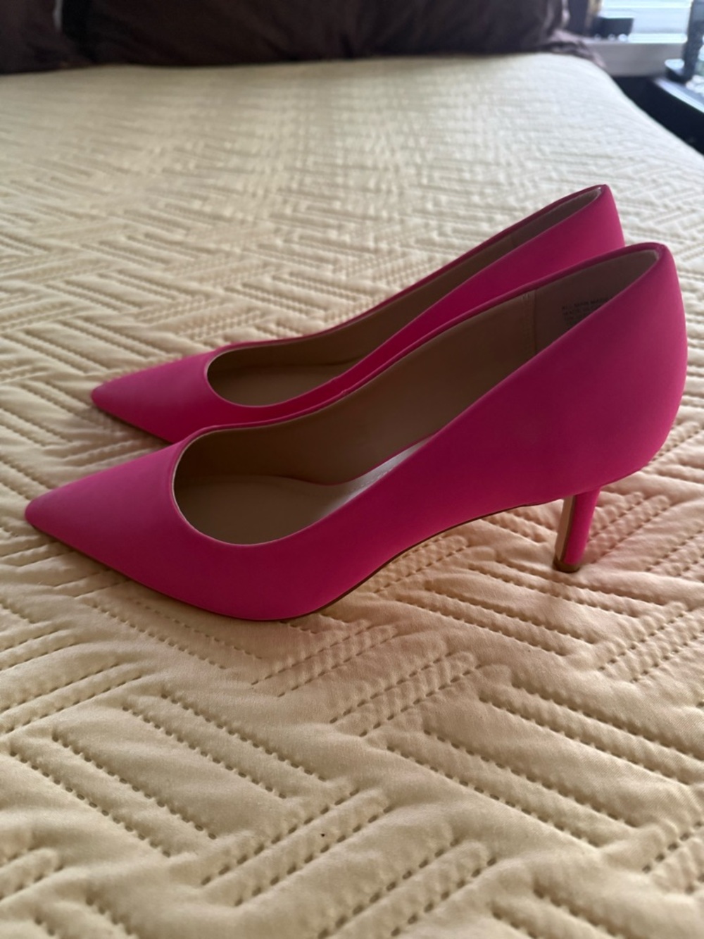 Women's Pointed-Toe Hot Pink Stiletto Pumps - Picture 3 of 14